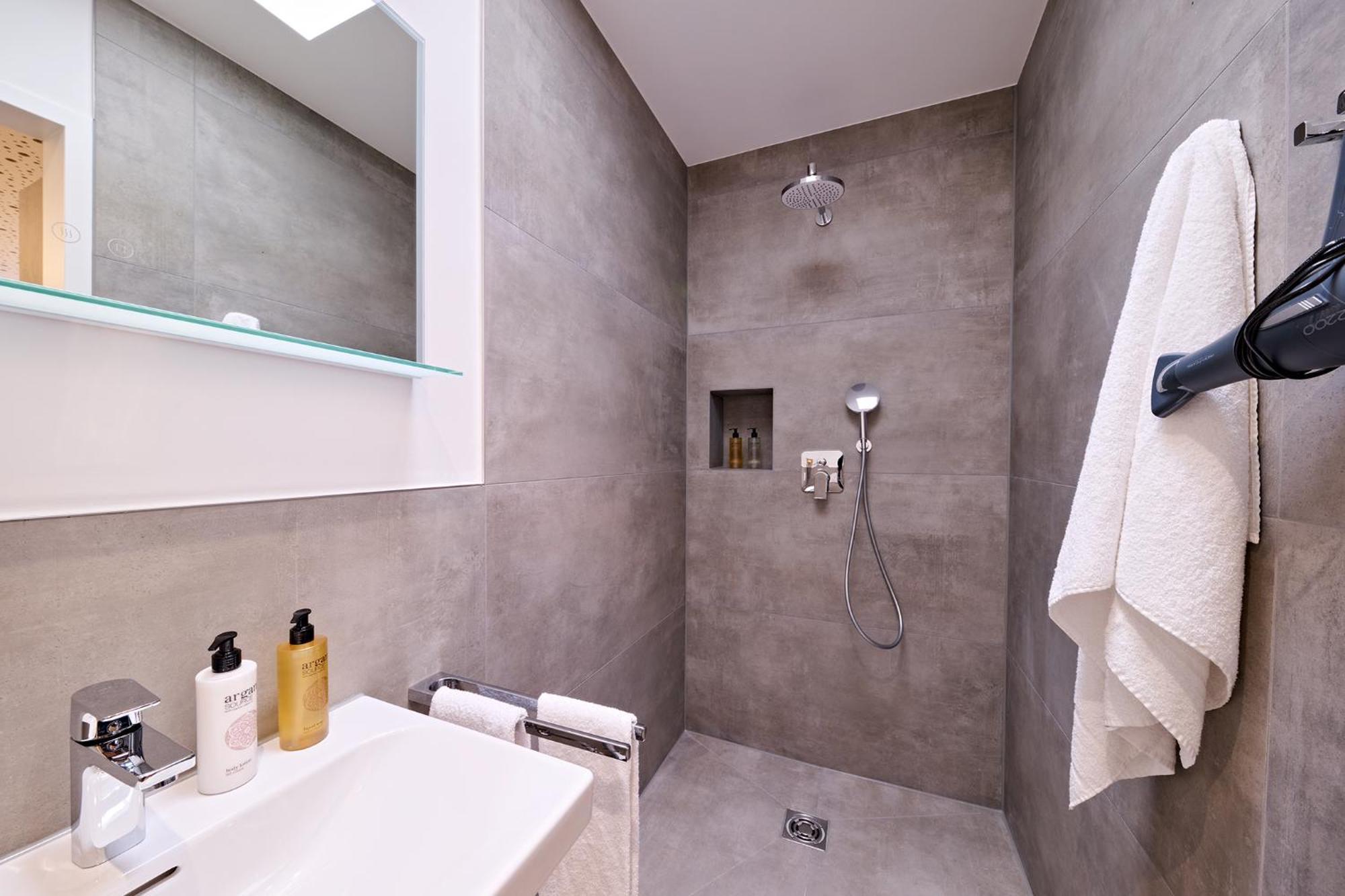 Xzllenz Traum Studio-Apartment, Frei-Parken, U-Bahn, Kueche Nuremberg Bagian luar foto